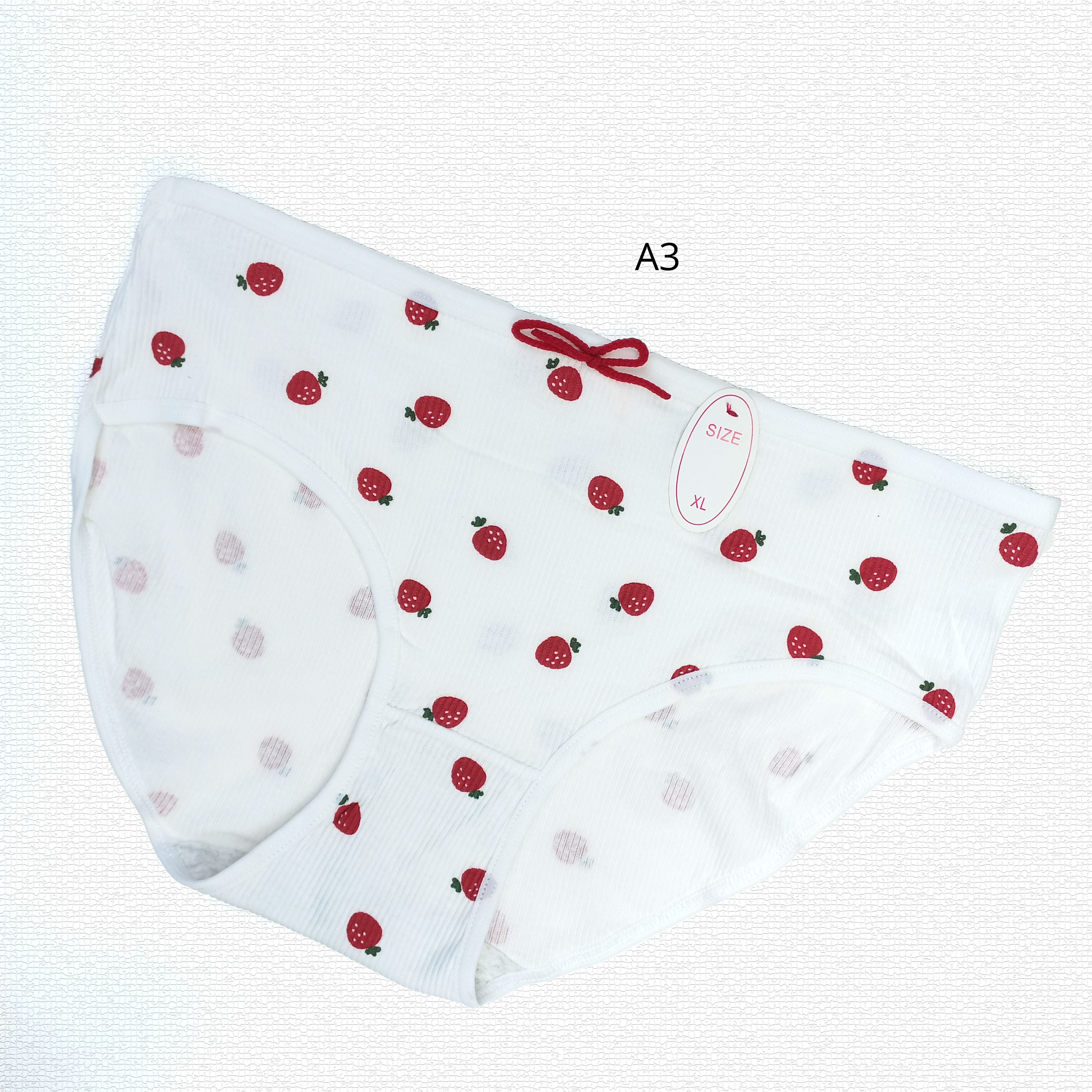 شورت زنانه فانتزی نخی طرح توت فرنگی