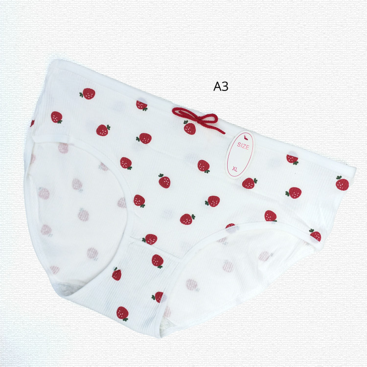 شورت زنانه فانتزی نخی طرح توت فرنگی