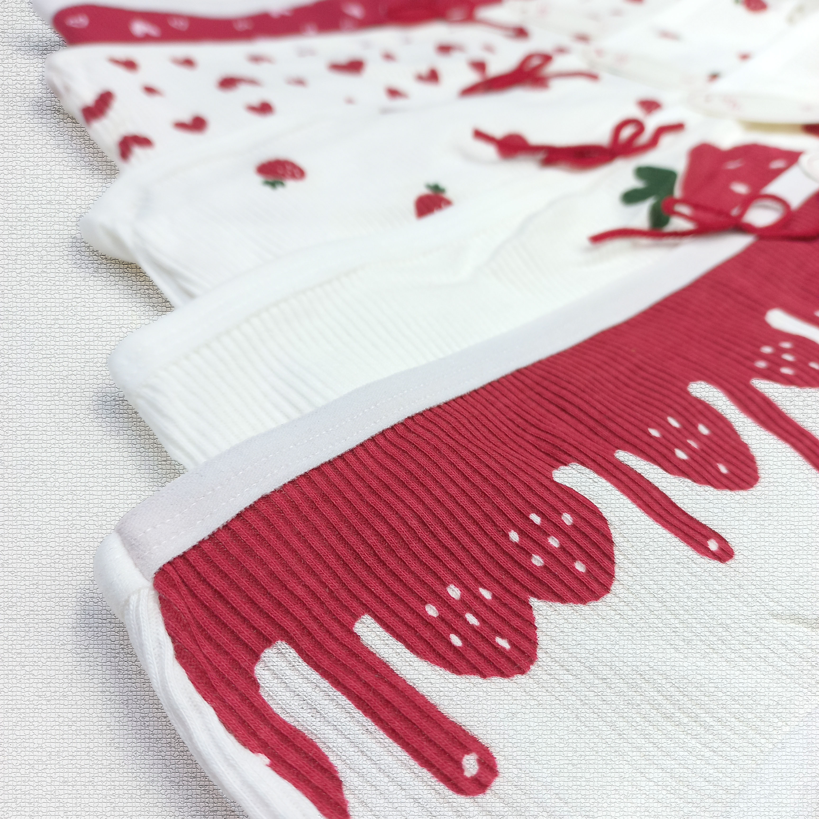 شورت زنانه فانتزی نخی طرح توت فرنگی